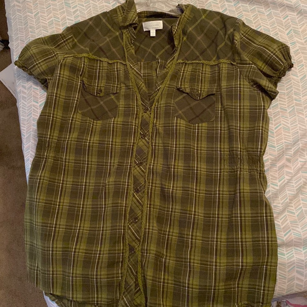 Cute plaid shirt!